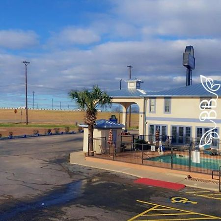 Days Inn & Suites by Wyndham Braunig Lake Elmendorf Exterior foto