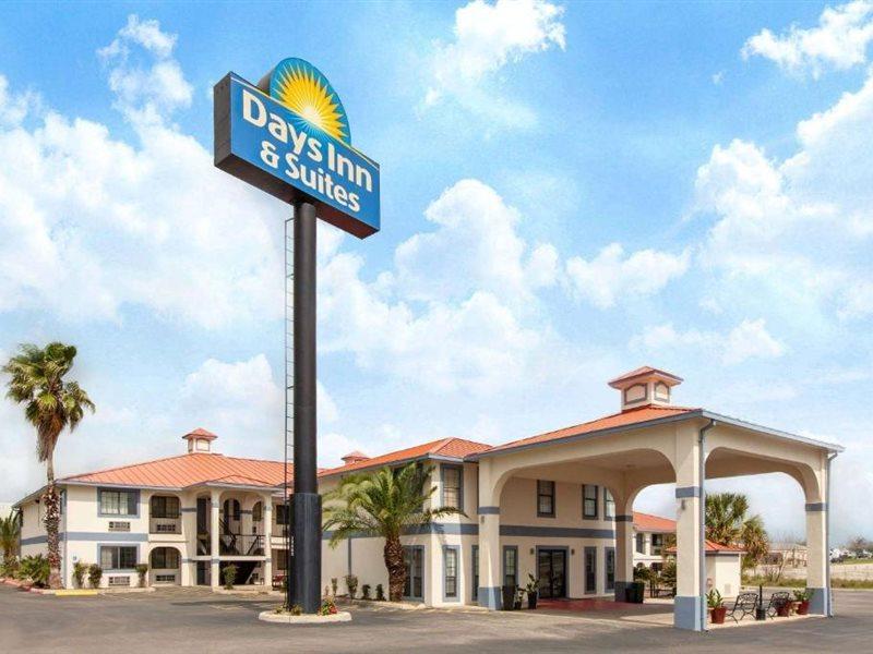 Days Inn & Suites by Wyndham Braunig Lake Elmendorf Exterior foto