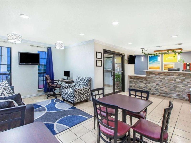 Days Inn & Suites by Wyndham Braunig Lake Elmendorf Exterior foto